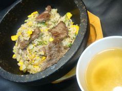 料理メニュー写真 石焼カルビチャーハン追い出し付き