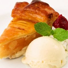 料理メニュー写真 塩小豆あいす//ホットアップルパイ 濃厚アイス添え/他