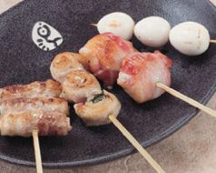 料理メニュー写真&nbsp;じゃがバター、白ねぎおかか、うずら玉子串、もちベーコン