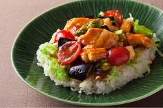 料理メニュー写真&nbsp;白身魚と五色彩り野菜のサンラーかけごはん