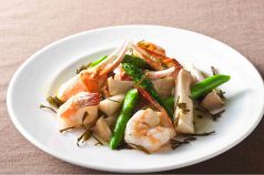 料理メニュー写真&nbsp;天然海老とカニ爪のロンジン茶葉香り炒め