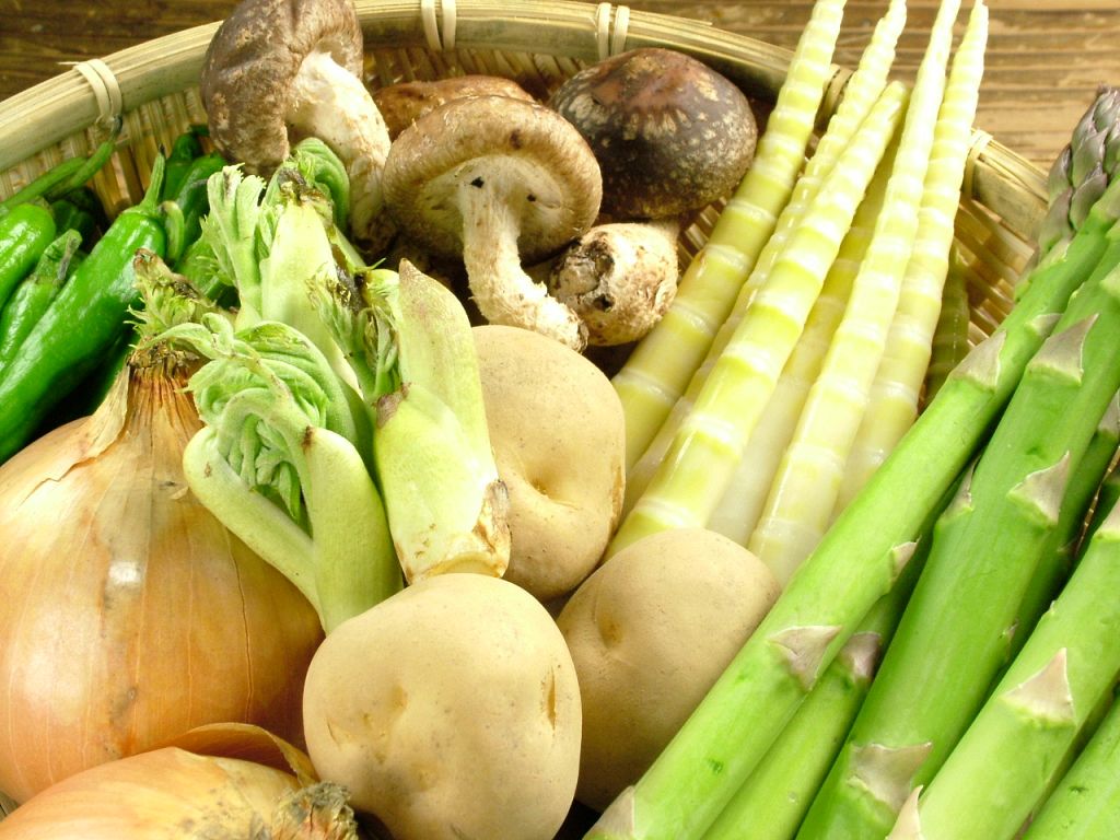 串はとことん食材にもこだわります！旬の野菜を使用した串は女性にも大人気♪