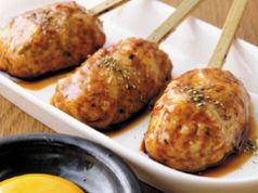 料理メニュー写真 鶏ネギマ串(たれ・塩)/豚ネギマ串(たれ・塩)/つくね(たれ・塩)