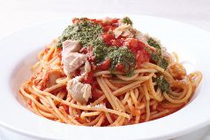 料理メニュー写真 ツナとバジルのトマトソース