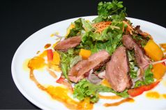 料理メニュー写真&nbsp;フランス鴨胸肉のロースト　カシスの甘酸っぱいソース