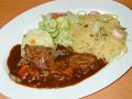 料理メニュー写真&nbsp;ビーフステーキの赤ワインソースと小海老のスパゲッティペペロンチーノの盛り合わせ