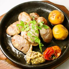 料理メニュー写真 イベリコ豚のソーセージ / 海老とアボガドのグラタン