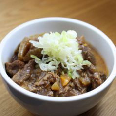料理メニュー写真 自家製 厚揚げ / 牛モツ煮込み