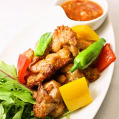 料理メニュー写真 真タコの唐揚げ / 鶏の唐揚げ 彩り野菜添え