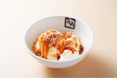 料理メニュー写真 牛角アイス~黒糖・きな粉付き~ (バニラ・抹茶)