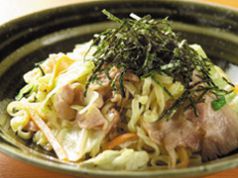 料理メニュー写真 沖縄そばの塩焼きそば/とろとろオムライス