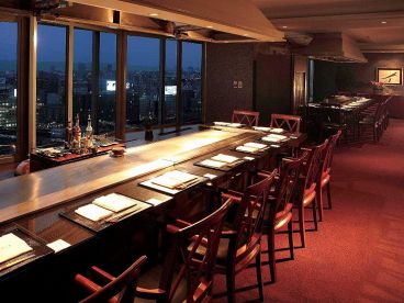 四木三草 ホテルラフォーレ新大阪 鉄板焼きの雰囲気1