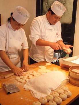 紅虎餃子房 有楽町店の雰囲気1