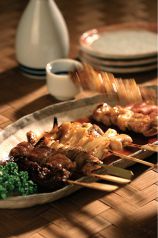 料理メニュー写真 鶏もも串/ねぎ間串/砂肝串/とり皮串