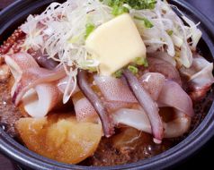 料理メニュー写真 じゃが芋といかの陶板焼き