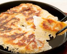 料理メニュー写真 羽根付き一口餃子