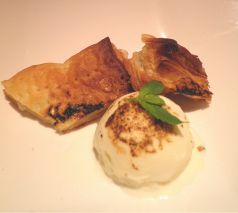 料理メニュー写真&nbsp;あったかアップルパイバニラアイスのせ