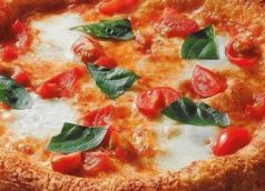 料理メニュー写真 モッツァレラチーズとフレッシュバジルのマルゲリータ