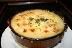料理メニュー写真 ジャーマンカレー味の肉じゃがグラタン