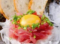料理メニュー写真&nbsp;葱とろの塩ユッケ　～バケット添え～
