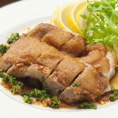 料理メニュー写真&nbsp;鶏のフライ　特製ソース掛け