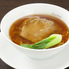 料理メニュー写真&nbsp;フカヒレの姿煮入りおそば