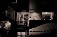 騒がしい表通りから入ると