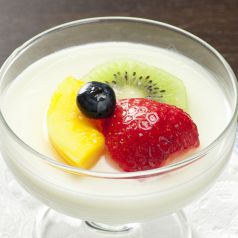 料理メニュー写真&nbsp;フルーツ入り杏仁豆腐