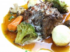 料理メニュー写真&nbsp;牛肉の赤ワイン煮込み