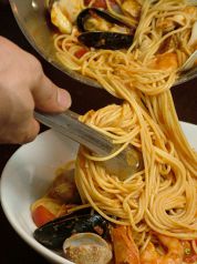 料理メニュー写真 ペスカトーレ(魚介トマト)・他