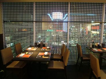 ゲンカツ 横浜 モアーズ店の雰囲気1