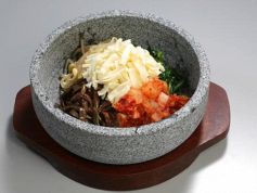 料理メニュー写真 キムチーズ石焼ビビンバ