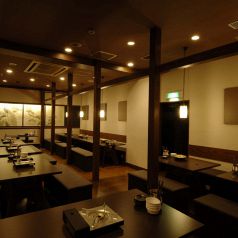 地下といっても天井がが高いエリアです