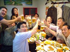 今日は仲間とぱぁ～っと宴会！