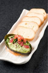 料理メニュー写真 まぐろとアボガドのタルタル仕立て