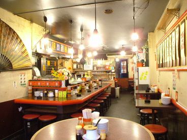 香港屋台 九龍新宿店の雰囲気1