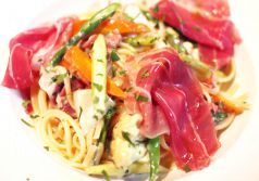 料理メニュー写真&nbsp;生ハムと地場野菜のバターチーズ