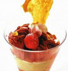 料理メニュー写真 チョコレートのミルフィーユパフェ