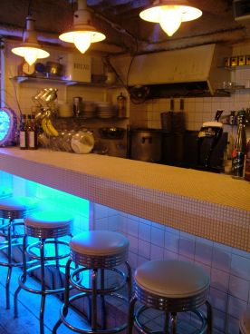 トリップハイ Trip High キャラメル Caramel カフェ バー Bar の雰囲気1