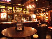 HUB ハブ 新宿西口大ガード店 の雰囲気3