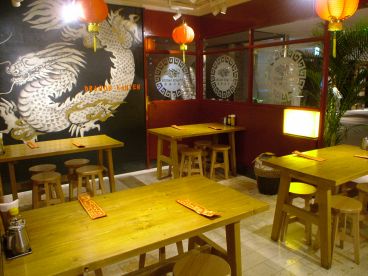 ドラゴン飯店 ルミネエスト新宿店の雰囲気1