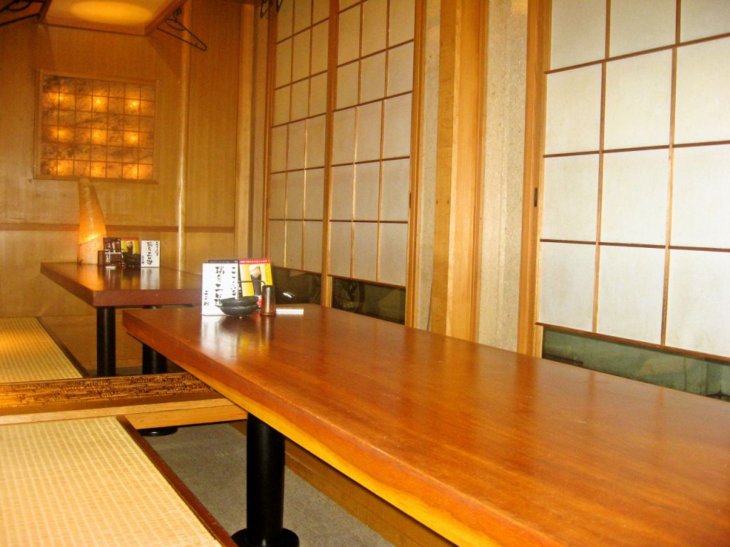 掘りごたつ式個室でゆったり出来るので、接待・お食事会に是非。