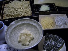 料理メニュー写真 おろしそば(辛味大根としらすと焼き海苔)二段