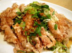 料理メニュー写真 鶏肉とカシューナッツの炒め(890円) 鶏肉の唐揚げ(780円) 鶏肉の葱油がけ(780円)