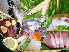 料理メニュー写真&nbsp;・刺身盛り合せ・だんまやと言えば魚が美味い！！！金額に応じて盛り合わせ造ります♪