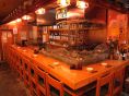 全国各地の日本酒がずらりと並ぶカウンター