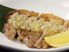 料理メニュー写真&nbsp;地鶏の塩焼ネギ塩たれ