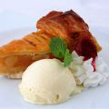 料理メニュー写真&nbsp;ホットアップルパイ　濃厚アイス添え