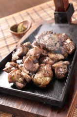 料理メニュー写真 名物!地頭鶏焼き(中)