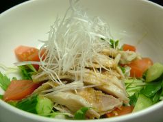 料理メニュー写真 蒸し鶏の胡麻風味サラダ
